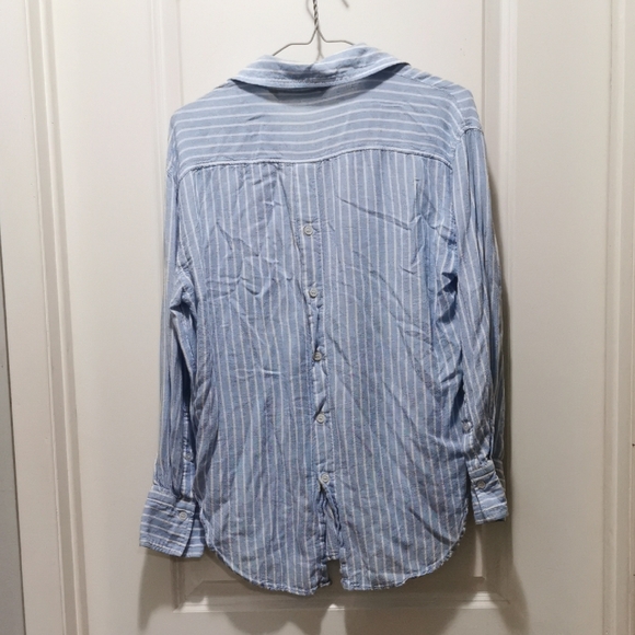 Zara Sky Blue Striped Blouse. Buttons in the frontband up the back. - Picture 3 of 3
